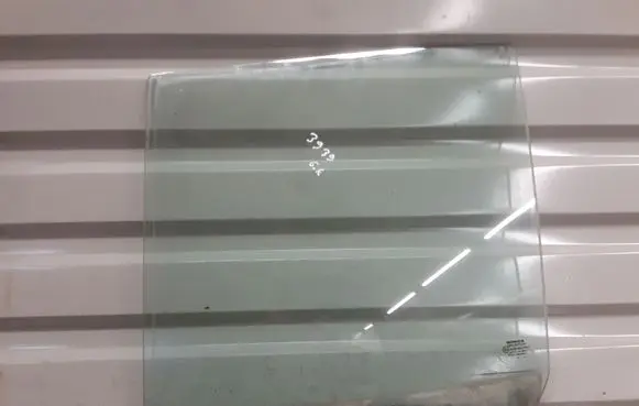 Honda CR-V Rear door window glass