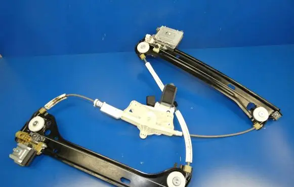 Mercedes-Benz CLA C117 X117 W117 Front door window regulator with motor