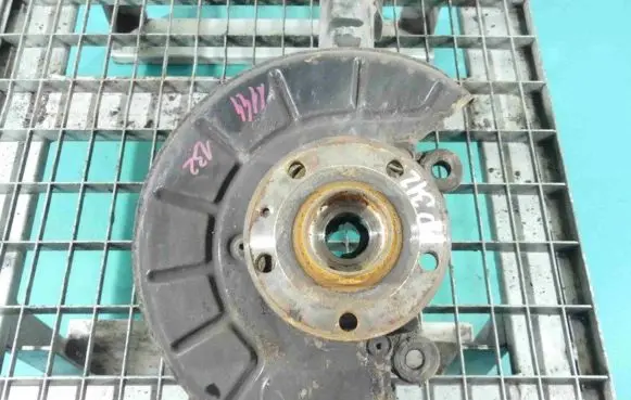 Skoda Octavia Mk2 (1Z) Front wheel hub spindle knuckle IMPRK1144132