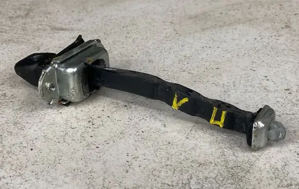 Skoda Octavia Mk2 (1Z) Front door check strap stopper 