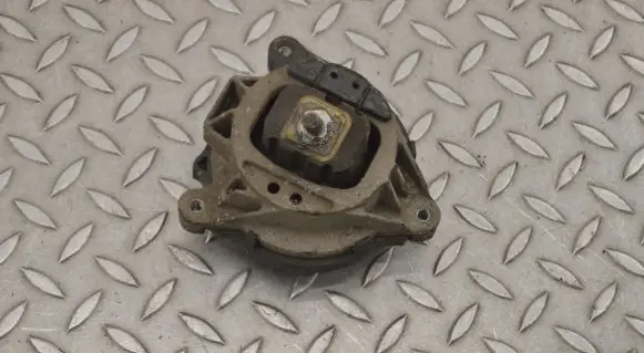 BMW 1 F20 F21 Engine mount bracket 6854251