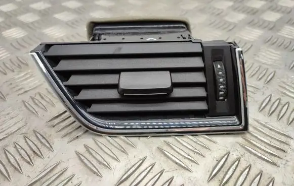 Skoda Octavia Mk3 (5E) Dashboard side air vent grill/cover trim