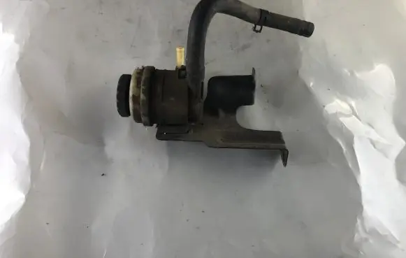 KIA Sorento Power steering fluid tank/reservoir