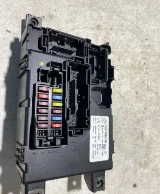 Fiat Punto (199) Fuse module 00517986160 04244805 28122167