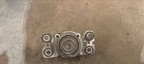 Volvo S80 Engine mount bracket 8G9N7M121AA