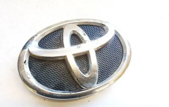 Toyota Avensis T220 Manufacturer badge logo/emblem 7531212290