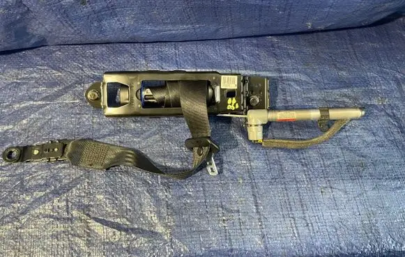 Volvo V50 Front seatbelt 3039536428