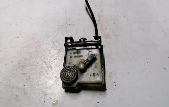 Brake fluid reservoir