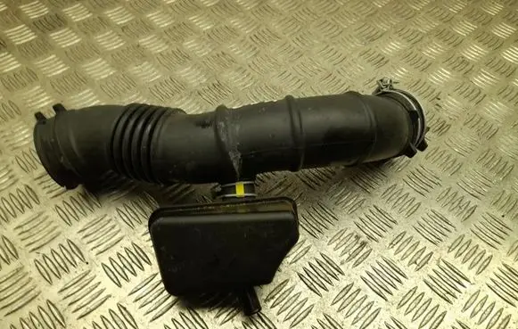 Lexus LBX Air intake hose/pipe 1788015110