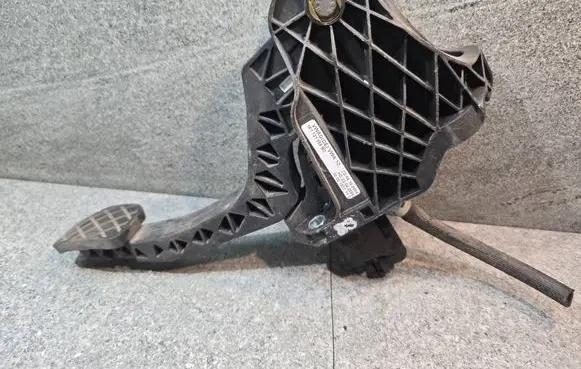 Volkswagen Golf V Clutch pedal 1K1721059BD