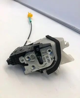 Hyundai Kona II Front door lock 813d0be010