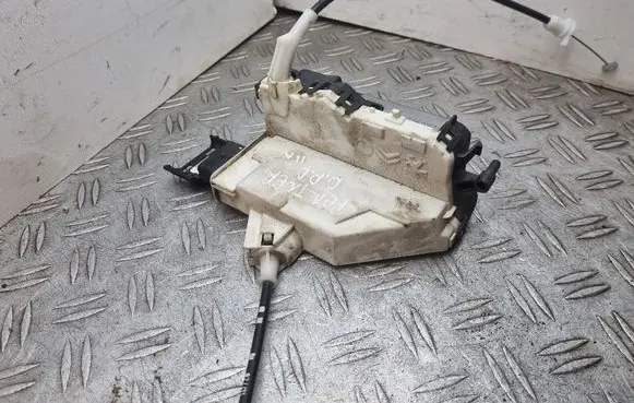 Peugeot Partner Front door lock PSA828405