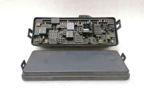 Land Rover Range Rover L405 Fuse module HPLA14A073AB