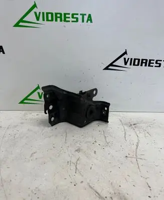 Honda CR-V Fender mounting bracket