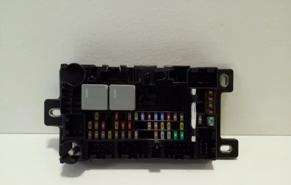 Land Rover Evoque II Fuse module M8D214A073BA