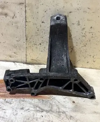 BMW 3 E46 Engine mounting bracket 6753225 22116753225