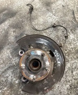 Opel Astra K Front wheel hub 39030299