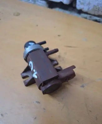 Citroen C4 I Turbo solenoid valve 9660775880 70150500 07T12