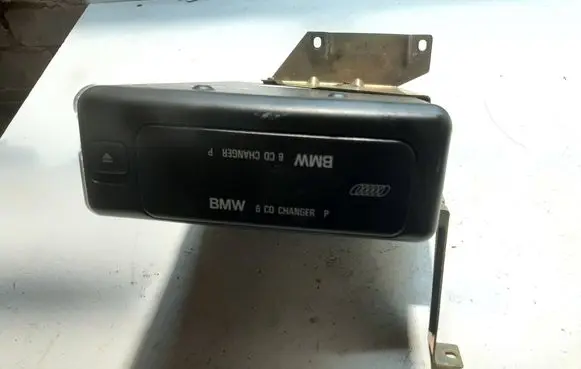 BMW 7 E38 CD/DVD changer 