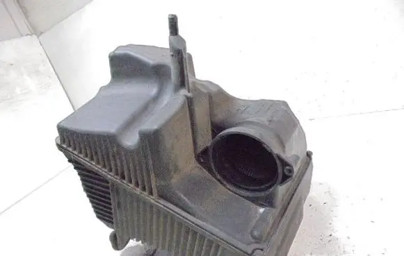 Renault Megane II Air filter box 8200369798