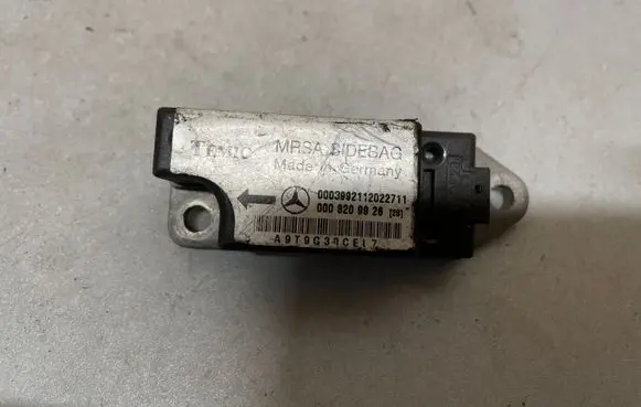 Mercedes-Benz E W210 Airbag deployment crash/impact sensor 0008209926