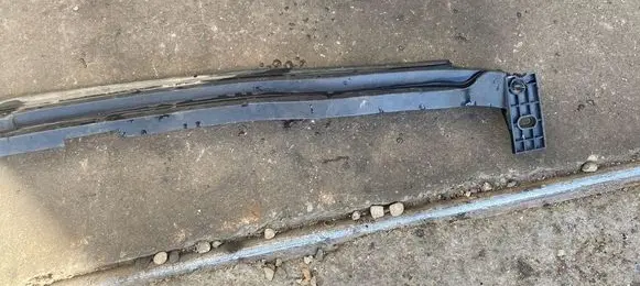 Citroen C4 I Picasso Wiper trim 9659975380