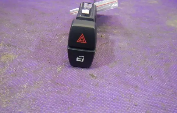 BMW 5 F10 F11 Hazard light switch 61319161896