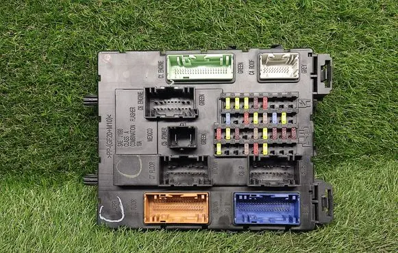 Ford Focus Power management control unit F1FT14A073GD