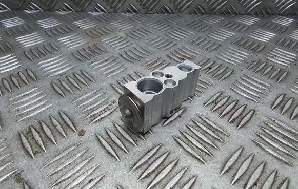 Air conditioning (A/C) expansion valve