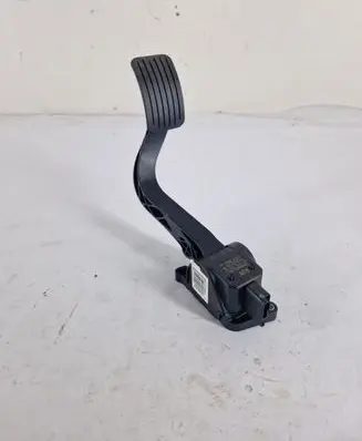 Accelerator throttle pedal