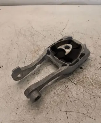 Toyota C-HR II Engine mount bracket