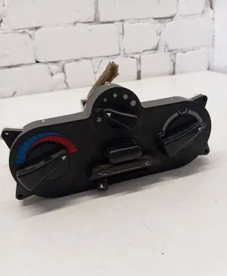 Mitsubishi Carisma Climate control unit 9041704717
