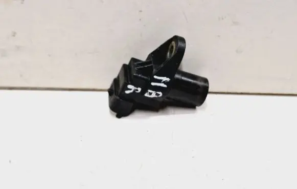 Mercedes-Benz R W251 Camshaft position sensor A0051531328 3648 156T08