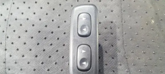 Hyundai Accent Electric window control switch 9357022000 93570-22000