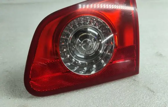 Tailgate rear/tail lights