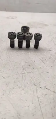 Volkswagen Polo V 6R Anti-theft wheel nuts and lock 