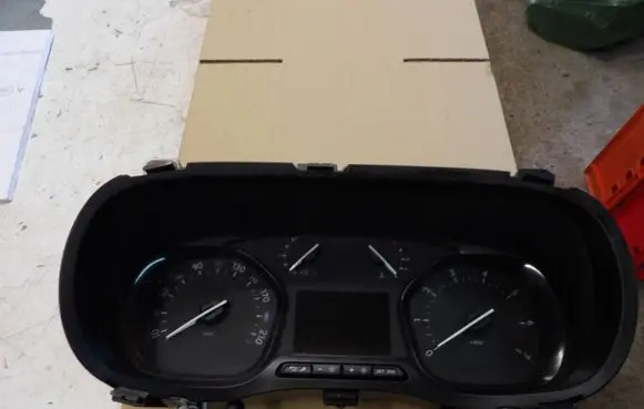 Peugeot Boxer Speedometer (instrument cluster) 9818740580 SN10018322
