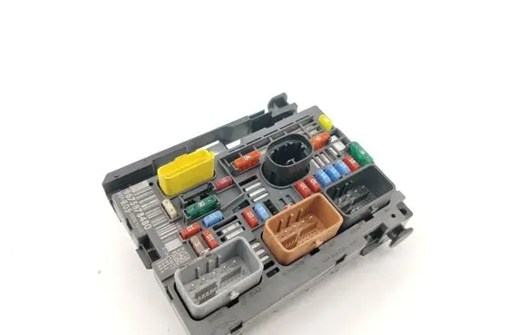 Peugeot 308 Fuse module 9675878480