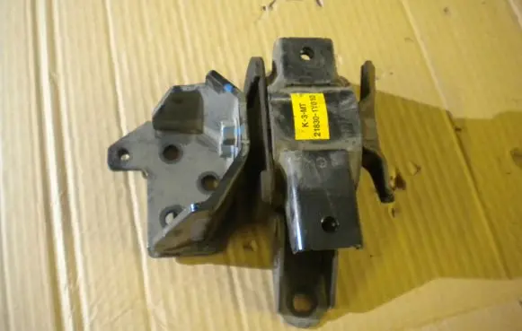 KIA Picanto Engine mount bracket 218301Y010