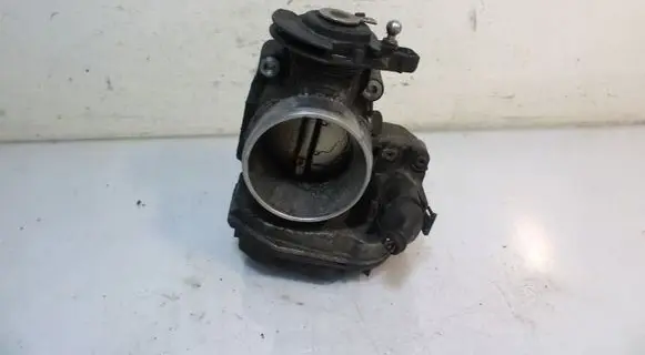 Audi A4 S4 B5 8D Throttle body valve 