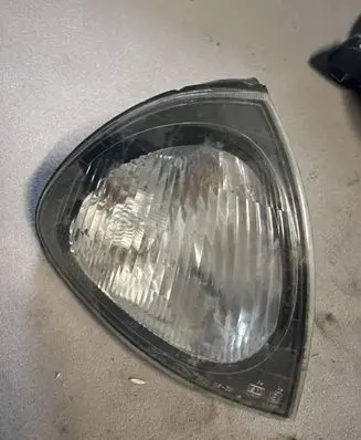 Toyota Avensis T220 Front indicator light
