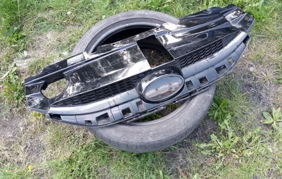 Hyundai ix35 Front bumper upper radiator grill 863512Y000