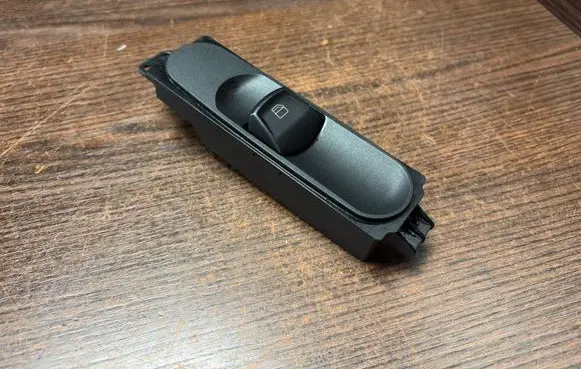 Mercedes-Benz Vito Viano W639 Electric window control switch 6395451413 A6395451413