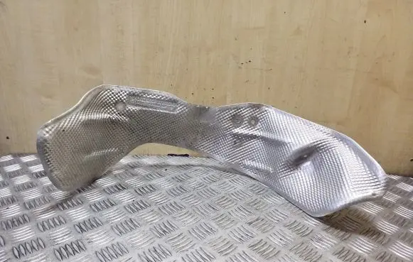 Volvo XC90 Heat shield in engine bay 32283240