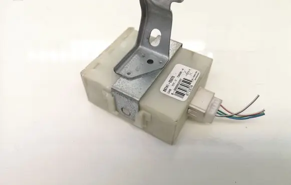 Toyota Avensis T250 Door control unit/module 8974105070 736680A S000003703