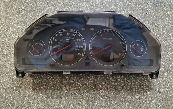 Volvo XC90 Speedometer (instrument cluster) 30682286