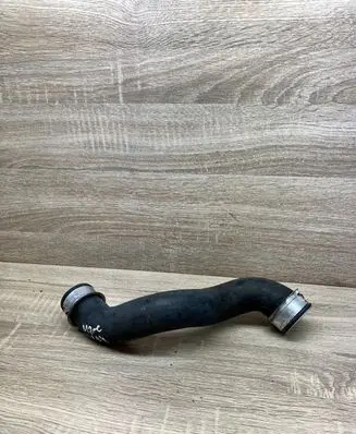 Mercedes-Benz E W212 Engine coolant pipe/hose A2045011632