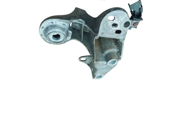 Engine mounting bracket
