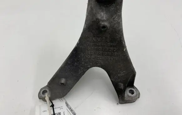 Audi A4 S4 B7 8E 8H Engine mounting bracket 8E0199308AP
