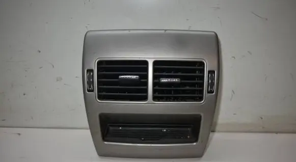 Jaguar XF X250 Rear air vent grill 8X235467446A